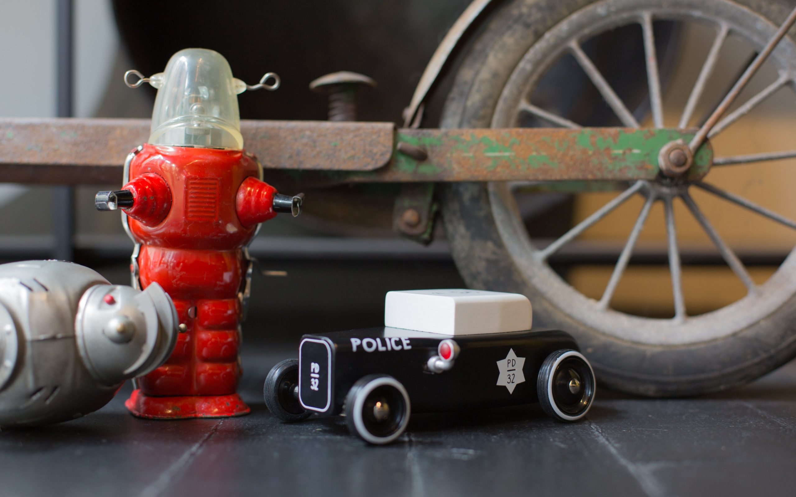 sheriff_outlaws_candylab_toys_bil_svart_retro_traleksak_6